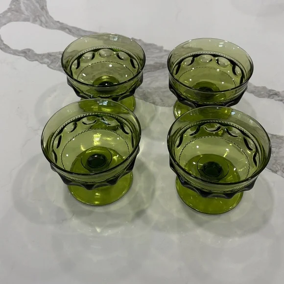 Set of 4 sherbet / champagne Green Glass Goblets - Picture 3 of 3